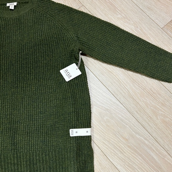 Sweater - Picture 3 of 4